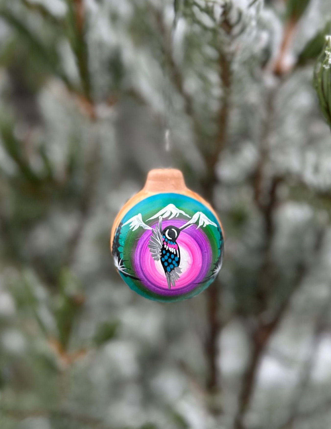 Navajo Made Handpainted Clay Ornament - HummingBird (Dá’itii’hi’)