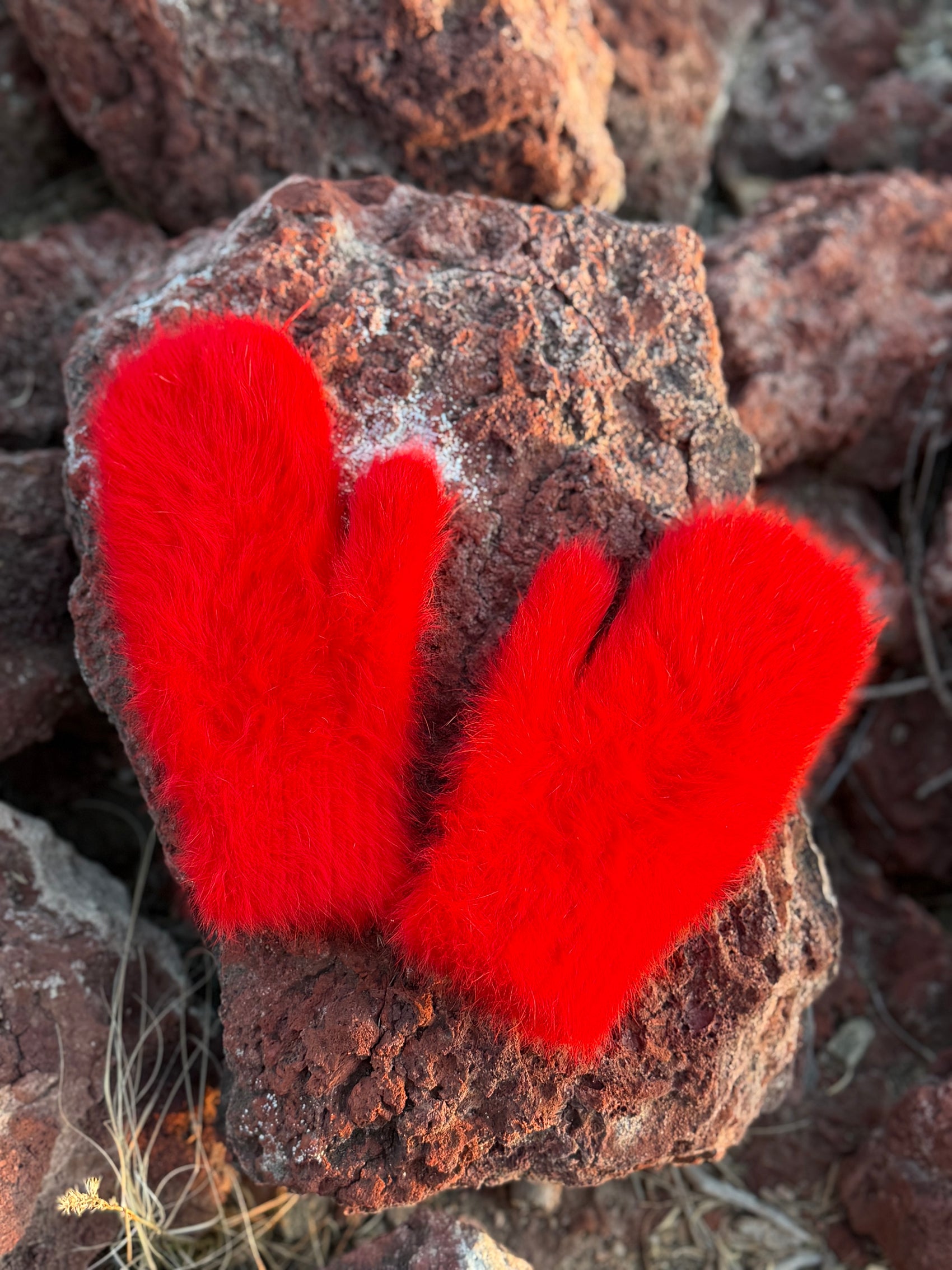 FLUFFY ANGORA MITTEN- RED POWER