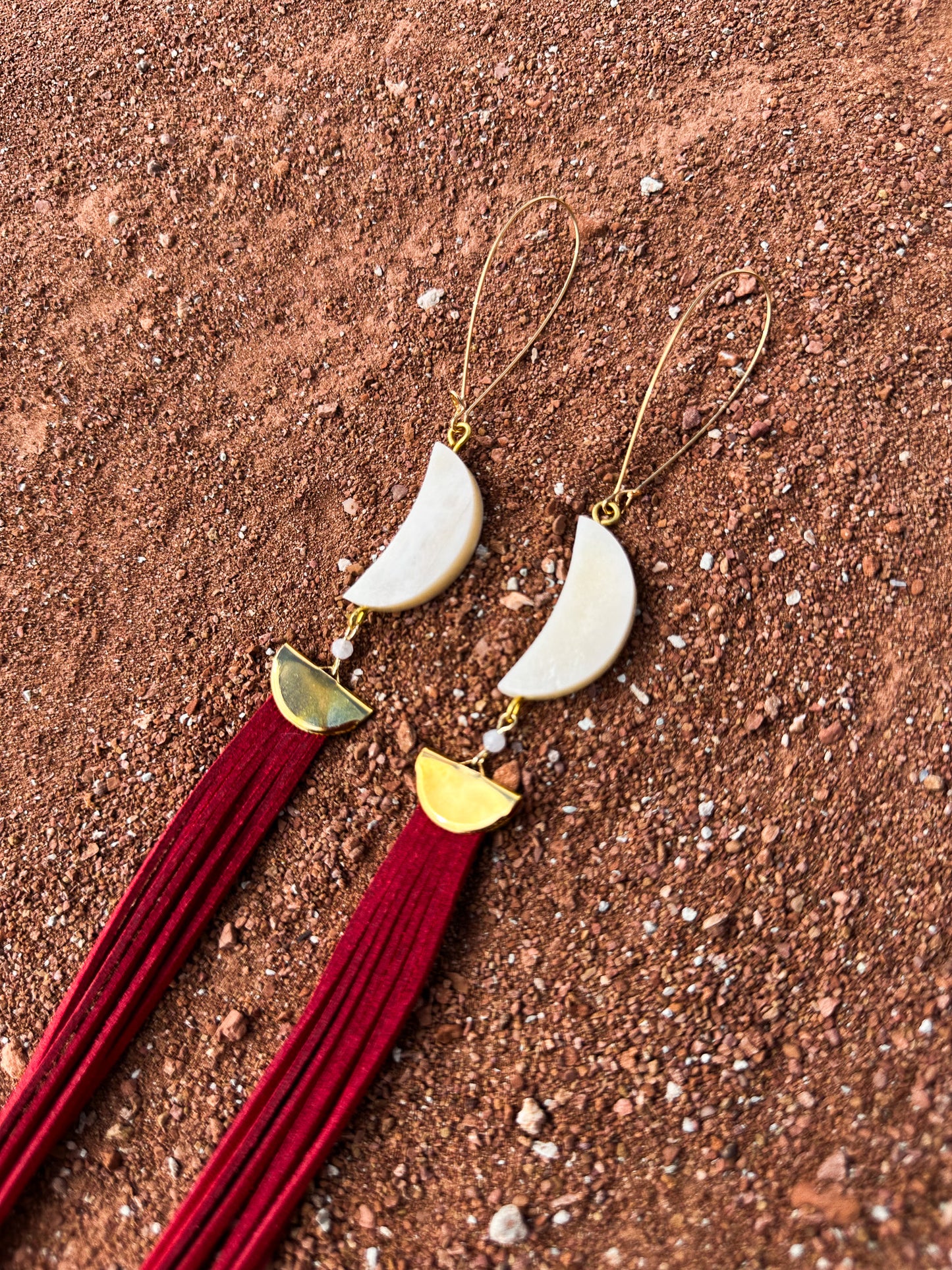 MOONTURE Crescent blood EARRINGS