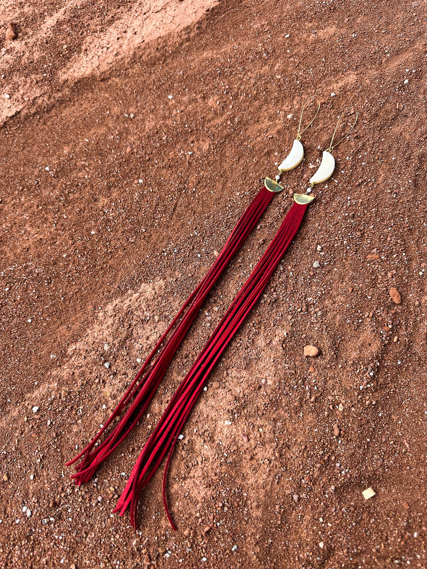 MOONTURE Crescent blood EARRINGS