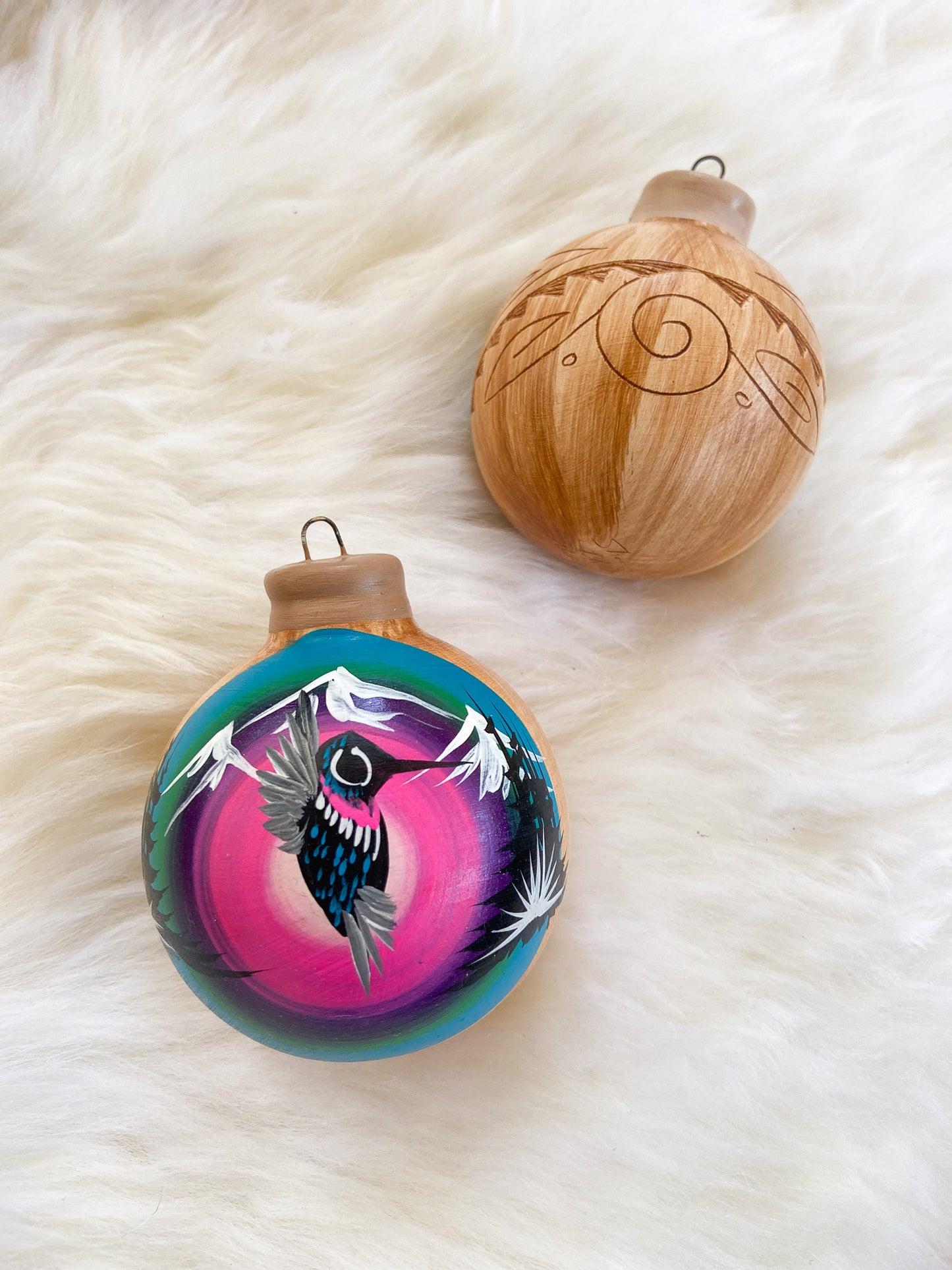 Navajo Made Handpainted Clay Ornament - HummingBird (Dá’itii’hi’)